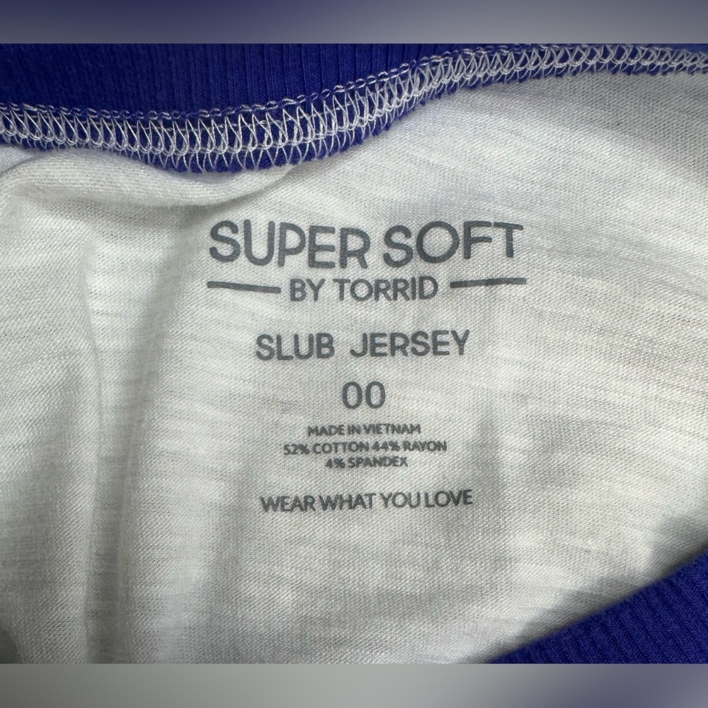 Torrid White/Blue Long Sleeve Super soft slub jersey size 00 - Picture 7 of 7
